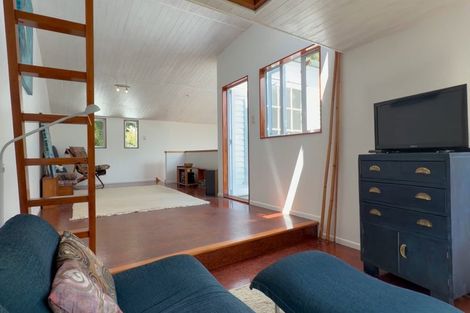 Photo of property in 17 Rayner Road, Piha, New Lynn, 0772