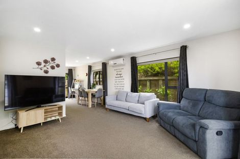 Photo of property in 25u3 Hollies Crescent, Johnsonville, Wellington, 6037