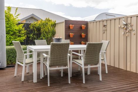 Photo of property in 13 Loeb Place, Rolleston, 7614