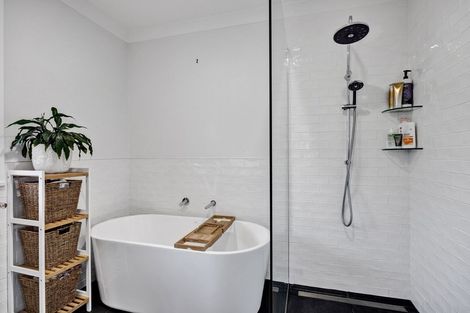 Photo of property in 211 Coronation Avenue, Welbourn, New Plymouth, 4310