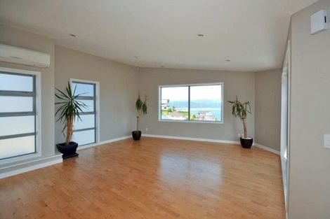 Photo of property in 12 Sunhaven Drive, Newlands, Wellington, 6037