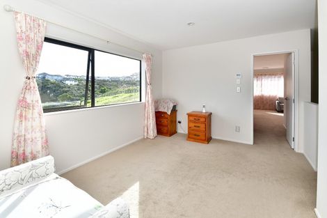 Photo of property in 16 Kahu Close, Orewa, 0931