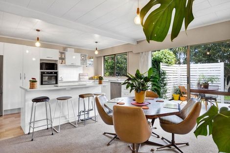 Photo of property in 19 Wesley Avenue, Frankleigh Park, New Plymouth, 4310