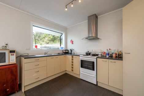 Photo of property in 42a Salford Street, Newlands, Wellington, 6037