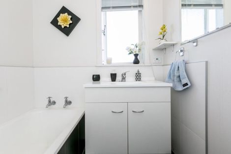 Photo of property in 9a Cornwall Road, Taradale, Napier, 4112