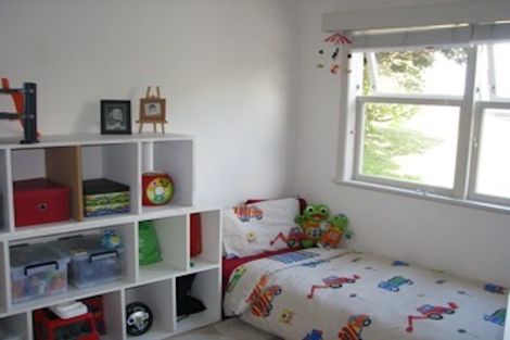 Photo of property in 1/130 Sunset Road, Unsworth Heights, Auckland, 0632