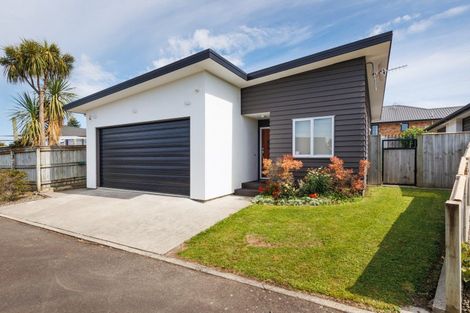 Photo of property in 10 Galea Grove, Kelvin Grove, Palmerston North, 4414