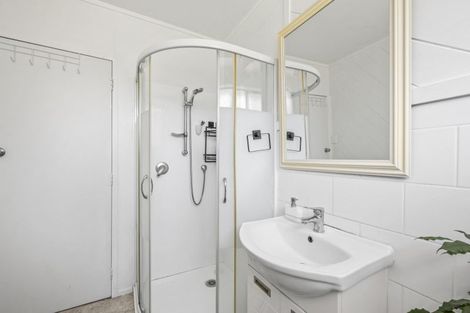 Photo of property in 13 Helleur Road, Massey, Auckland, 0614