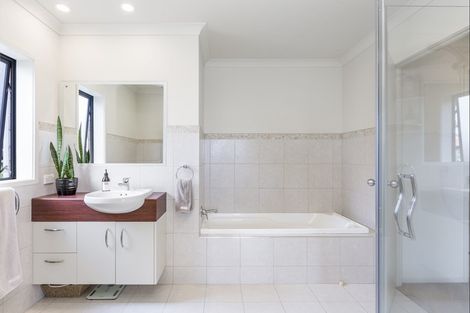 Photo of property in 49 Grovenor Drive, Orewa, 0931