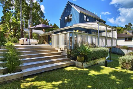 Photo of property in 111 Daffodil Street, Titirangi, Auckland, 0604