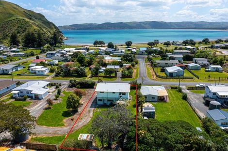 Photo of property in 77 Fortescue Street, Mahia, 4198