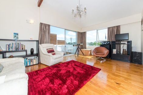 Photo of property in 32 Renata Crescent, Te Atatu Peninsula, Auckland, 0610