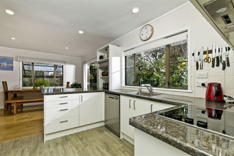 Photo of property in 14b South Lynn Road, Titirangi, Auckland, 0604