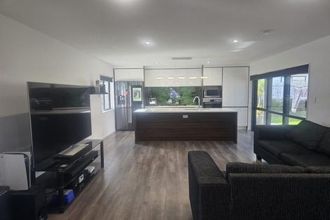 Photo of property in 12 Opouatu Avenue, Glenbrook, Waiuku, 2681