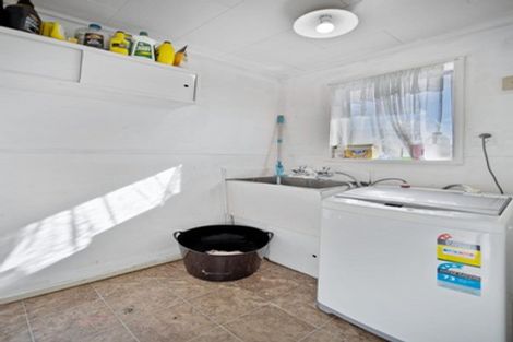 Photo of property in 15 Carbery Place, Manurewa, Auckland, 2102