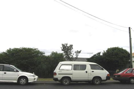 Photo of property in 2/207 Birkdale Road, Birkdale, Auckland, 0626