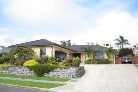 Photo of property in 43 Mt Lebanon Crescent, The Gardens, Auckland, 2105