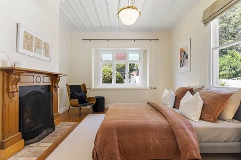 Photo of property in 32 Clarence Road, Northcote Point, Auckland, 0627