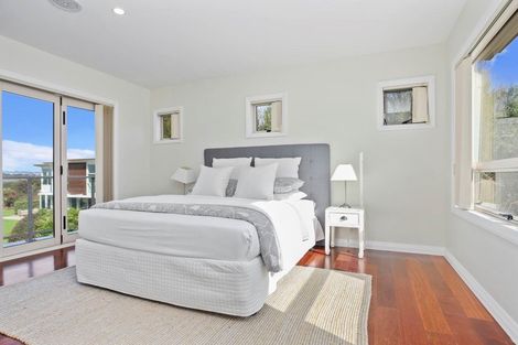 Photo of property in 51 Harbour View Road, Te Atatu Peninsula, Auckland, 0610