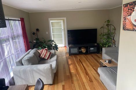 Photo of property in 1/35 Kaipatiki Road, Glenfield, Auckland, 0629