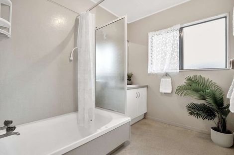 Photo of property in 37b Aquarius Drive, Kawaha Point, Rotorua, 3010