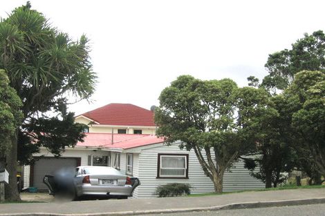 Photo of property in 43 Horokiwi Road West, Newlands, Wellington, 6037