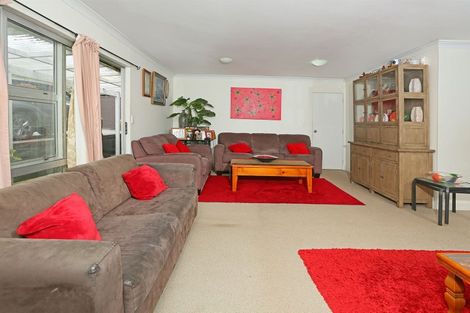 Photo of property in 3185 Great North Road, New Lynn, Auckland, 0600