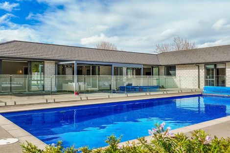 Photo of property in 2d Country Club Lane, Waiuku, 2123