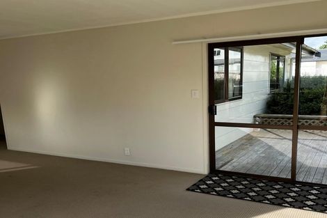Photo of property in 8 Louise Place, West Harbour, Auckland, 0618