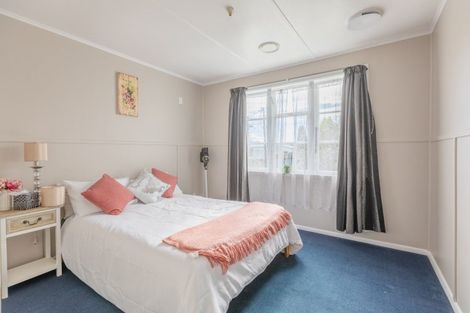 Photo of property in 6 Churchill Street, Waipukurau, 4200