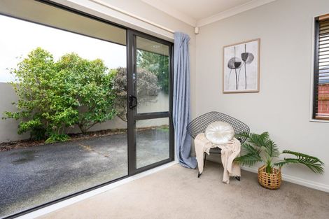 Photo of property in 6 Ron Place, Fitzherbert, Palmerston North, 4410