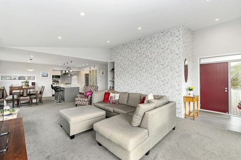 Photo of property in 13a Lyndhurst Road, Te Atatu South, Auckland, 0610