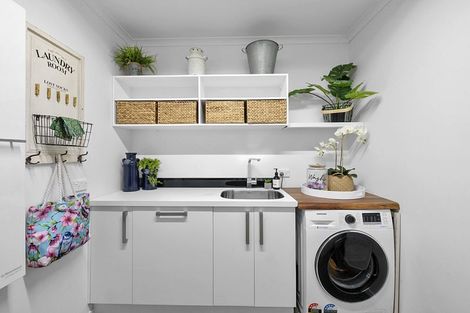 Photo of property in 58d Karamea Street, Whalers Gate, New Plymouth, 4310