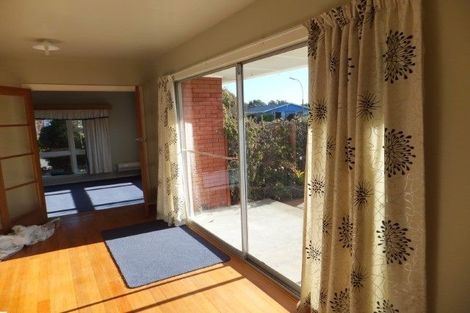 Photo of property in 109 Warren Crescent, Hillmorton, Christchurch, 8025