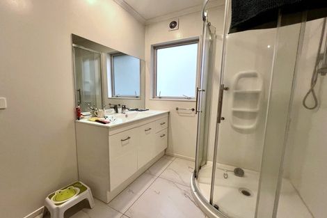 Photo of property in 16a Alexander Street, Cockle Bay, Auckland, 2014