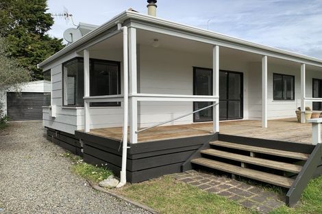 Photo of property in 100 Queens Road, Waikanae Beach, Waikanae, 5036