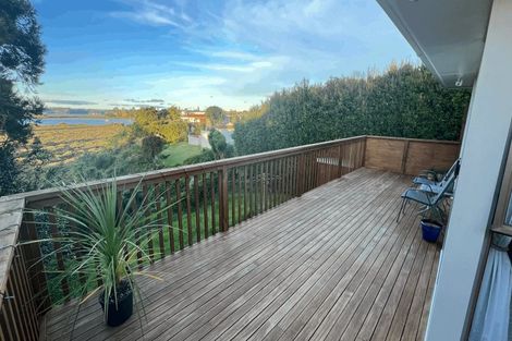 Photo of property in 31 Pipitea Place, Massey, Auckland, 0614