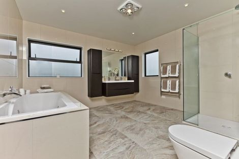 Photo of property in 18 Spyglass Street, Red Beach, 0932