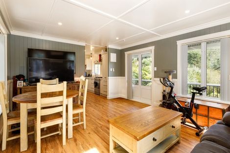 Photo of property in 16 Angle Street, Picton, 7220