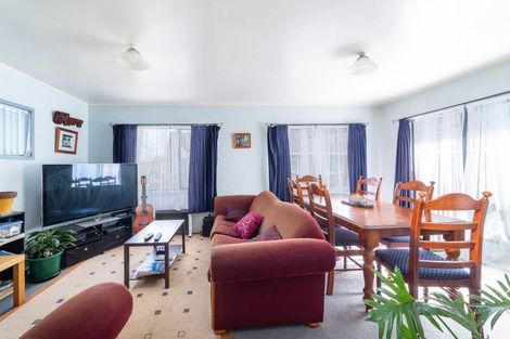 Photo of property in 16 Crompton Road, Massey, Auckland, 0614
