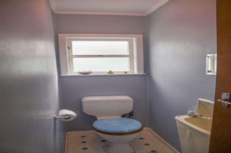 Photo of property in 23 Waverley Avenue, Glenfield, Auckland, 0629