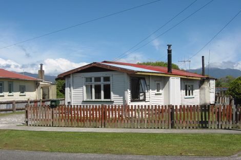 Photo of property in 14 Forbes Street, Westport, 7825