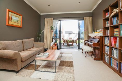 Photo of property in 13 Gibbston Close, Huntington, Hamilton, 3210