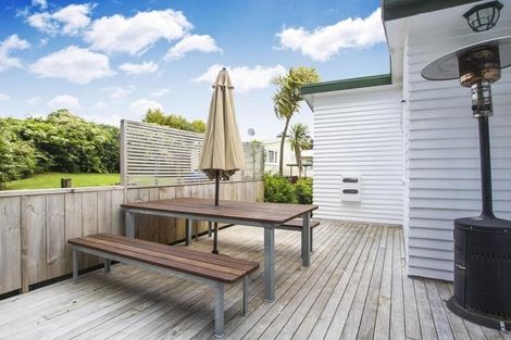 Photo of property in 59 Woodside Road, Massey, Auckland, 0614