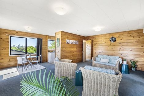 Photo of property in 1/8 Camilla Grove, Totara Vale, Auckland, 0629