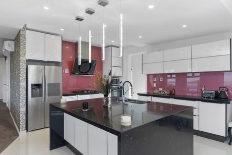 Photo of property in 35 Grumman Lane, Newlands, Wellington, 6037