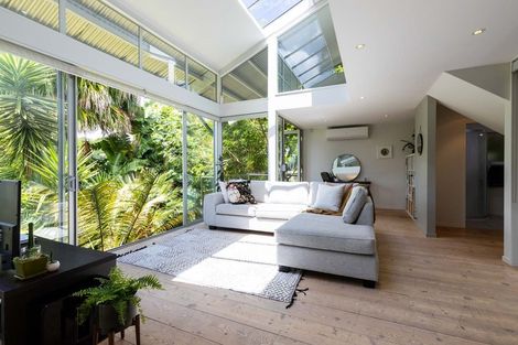 Photo of property in 50a Colonial Road, Birkenhead, Auckland, 0626