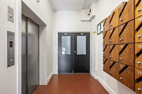Photo of property in Endeavour Apartments, 11/125u Thorndon Quay, Pipitea, Wellington, 6011