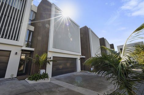 Photo of property in 2/11a Baring Terrace, Strandon, New Plymouth, 4312