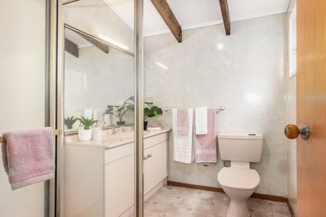 Photo of property in 16 The Crowsnest, Whitby, Porirua, 5024